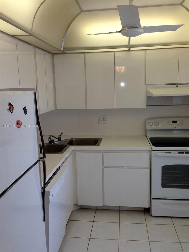 Foto principal - 6070 NW 64th Ave