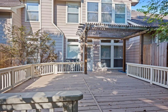 Foto del edificio - 18 W Greenhill Terrace Pl