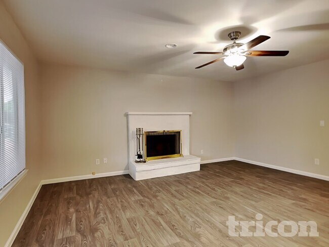 Building Photo - 1675 Van Petten St