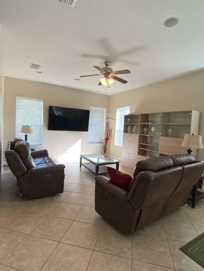 Foto del edificio - Beautiful 4 Bedroom 3 Bath Home in Ocoee