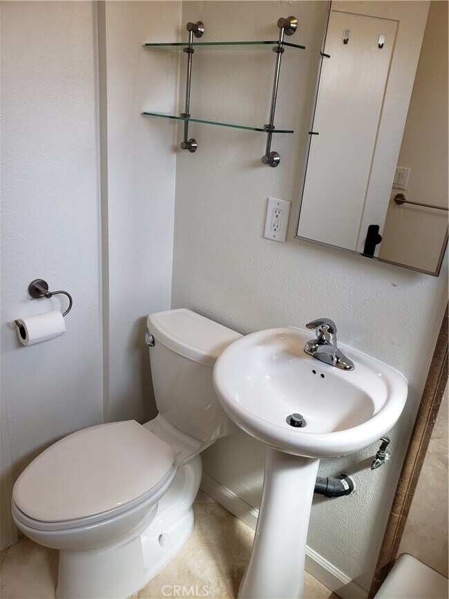 Foto del edificio - 1513 1/2 East Ocean Blvd-