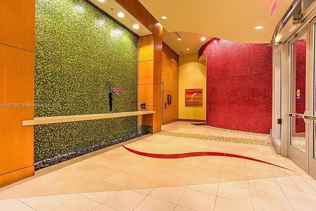 Foto del edificio - 155 S Court Ave