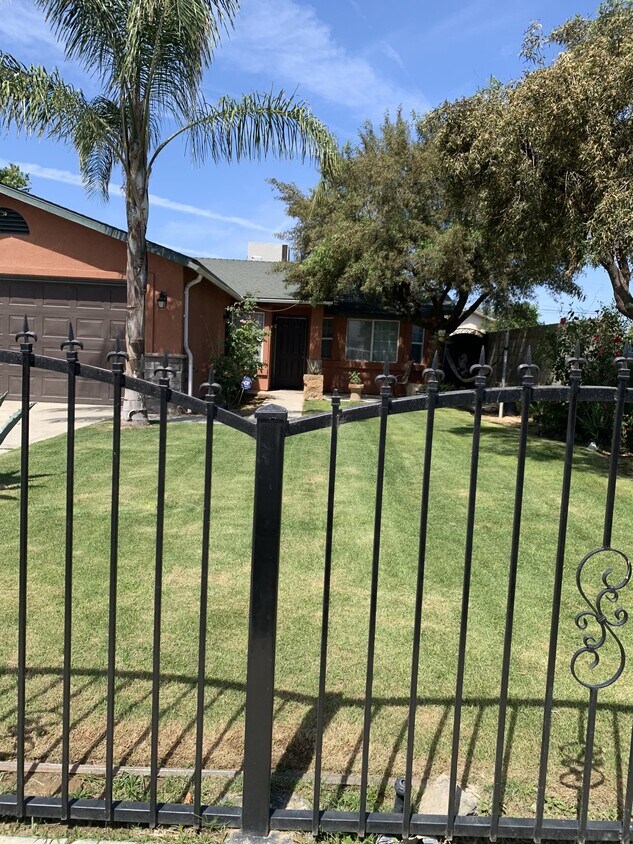Foto principal - 318 S Haley St
