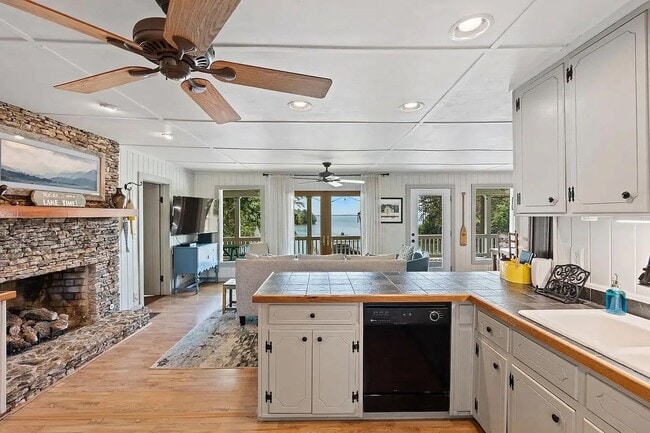 Building Photo - 333 Jim Crittendon Rd