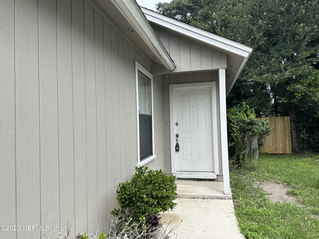 Building Photo - 1127 Cove Landing Dr