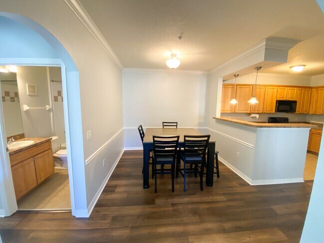 Building Photo - Campus View 1257 #312