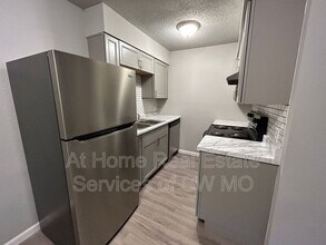 Building Photo - 900 S Crutcher Ave