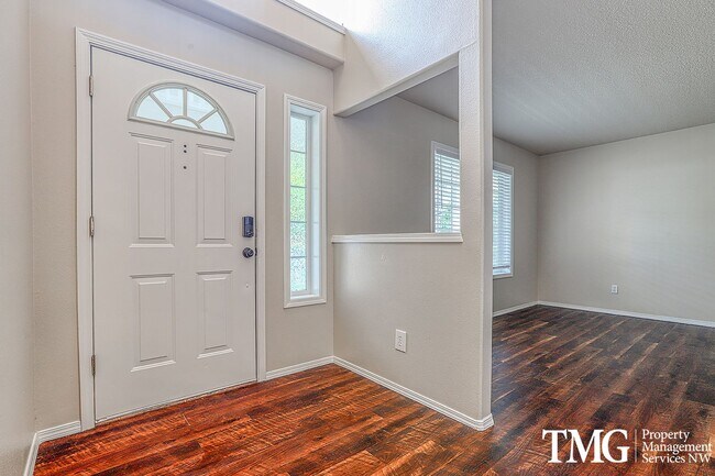 Building Photo - Spacious 4-Bedroom Home in Quiet Cul-de-Sa...