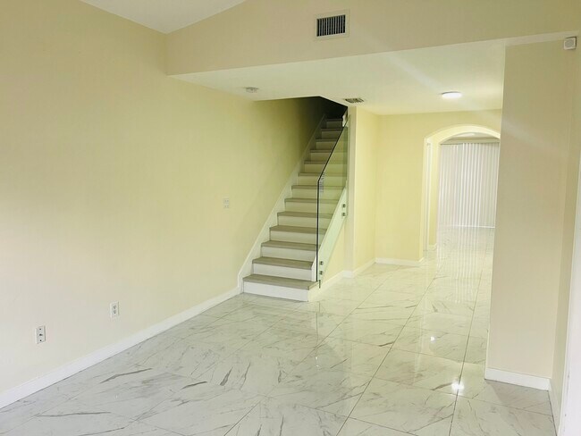 Foto del edificio - 4950 White Mangrove Way E