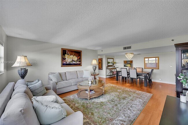 Foto del edificio - 3200 Port Royale Dr N