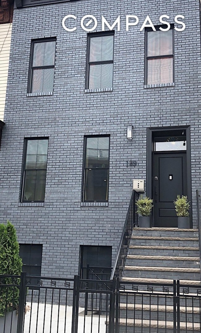 139 Rochester Ave, Brooklyn, NY 11213 Townhouse for Rent in Brooklyn, NY