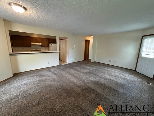 Building Photo - Willow Ln. 2313 - 15