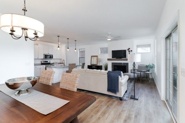 Foto del edificio - 1334 Monterey Pine Dr