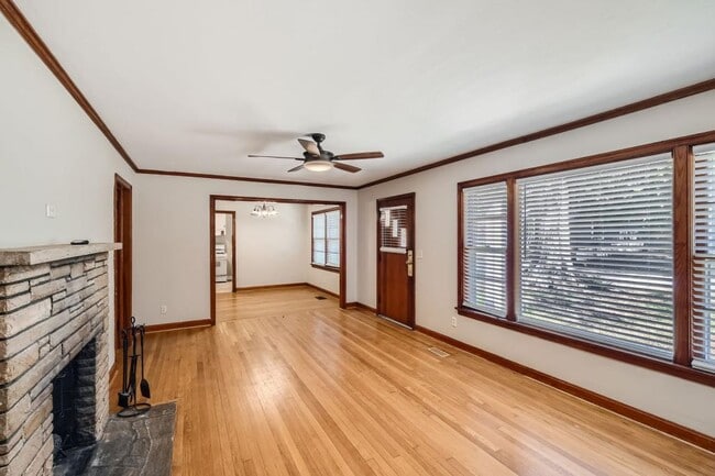 Foto del edificio - 3043 Cloverhurst Dr