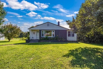 Building Photo - 330 Birdwell Cir