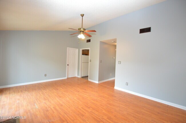 Building Photo - 2104 Rolling Ridge Dr