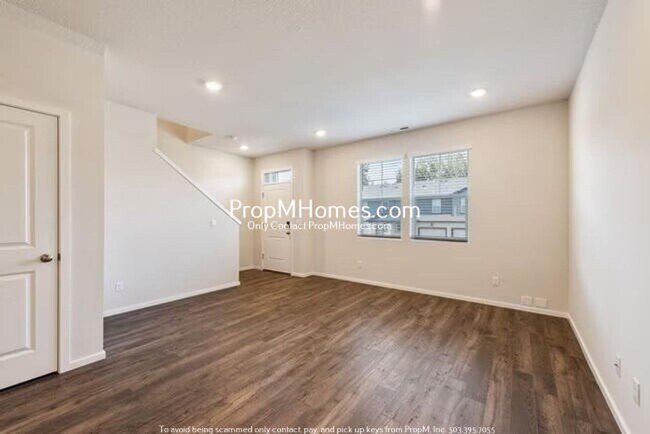Building Photo - 884 N 18th Ave