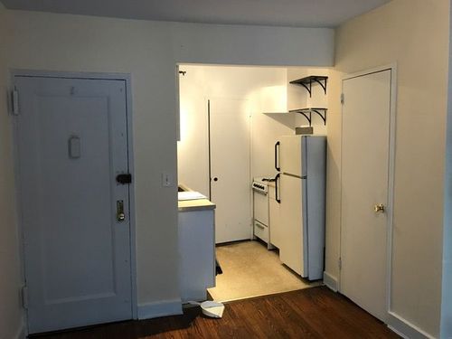 Building Photo - 141 E 13th St