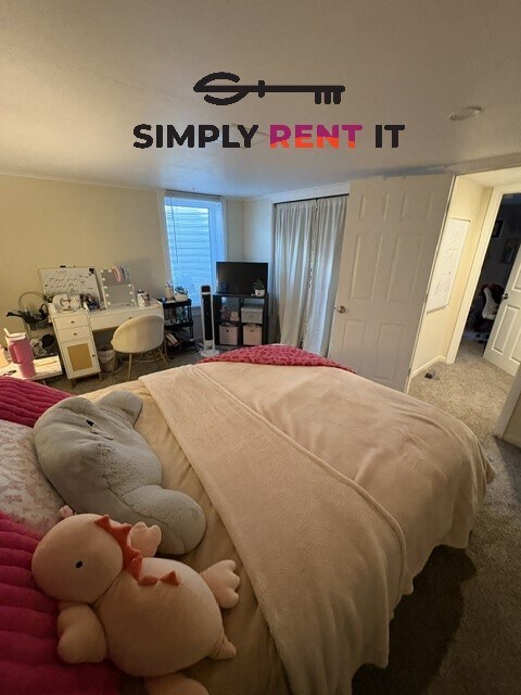 Foto del edificio - 6 Bedroom House on Campus, August 1st