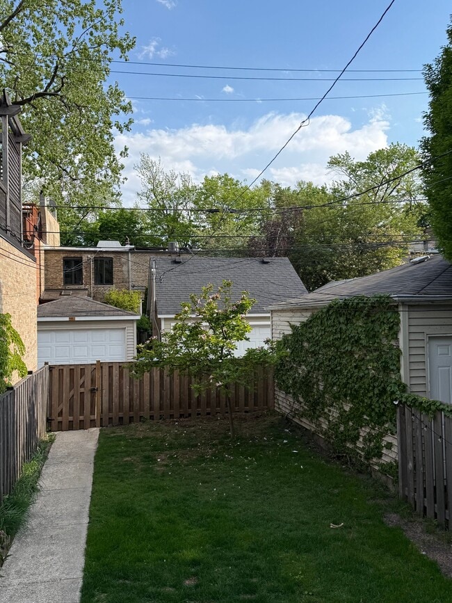 Photo - 1837 W Eddy St Apartment