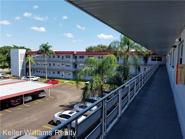 Foto del edificio - 2 br, 1.5 bath House - 5660 80th St N  #306