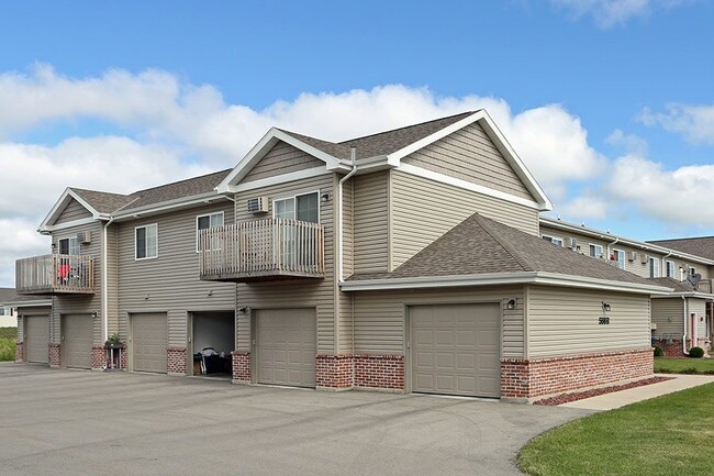 Building Photo - COBBLESTONE ESTATES