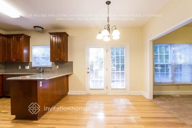 Foto del edificio - 16100 Epiphany Ct