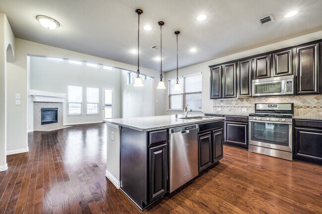 Building Photo - 800 Hardwood Dr
