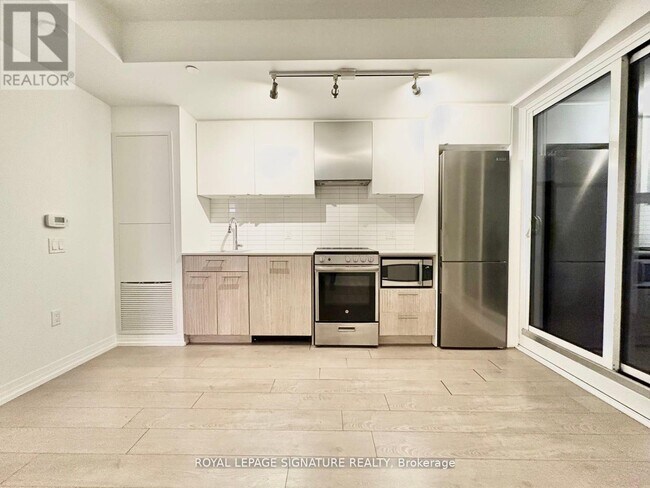 Building Photo - 251 Jarvis St