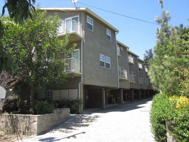 Rear Entrance - 2283 Waltonia Dr