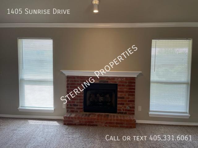 Building Photo - 1405 Sunrise Dr