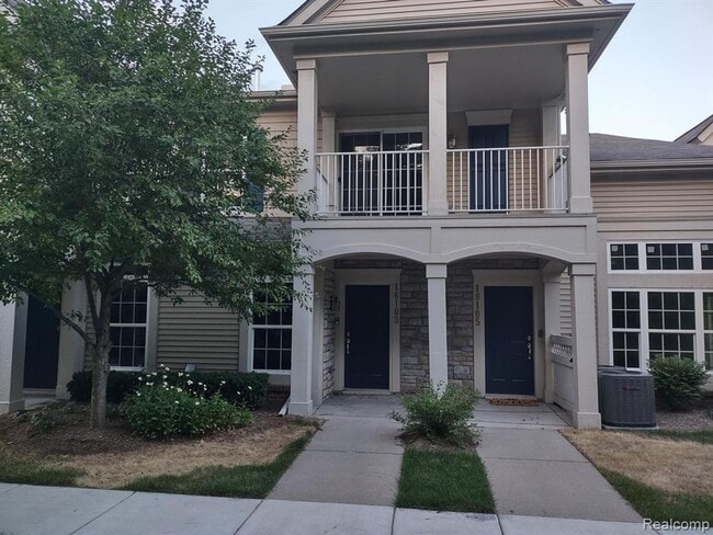 Building Photo - GORGEOUS 2 BED TOWNHOUSE! APRIL MOVE IN SPECIAL!