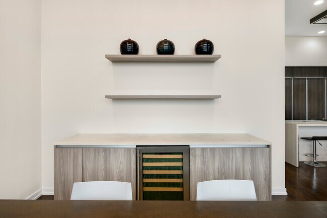 Building Photo - 1809 W Chicago Ave