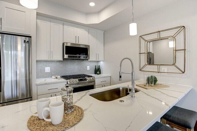 Building Photo - Modern 2 Bedroom Condo in Columbia Heights...