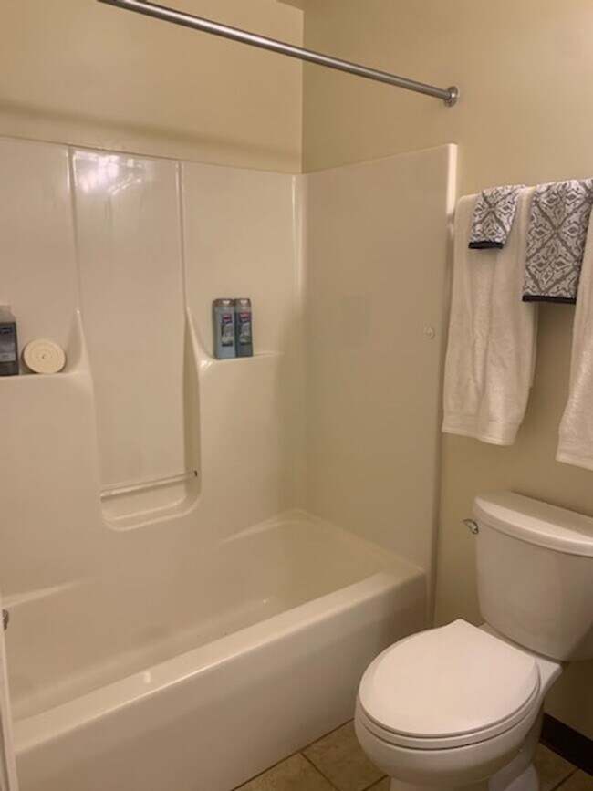 Foto del edificio - Studio Apartment- W. Cherry Lane