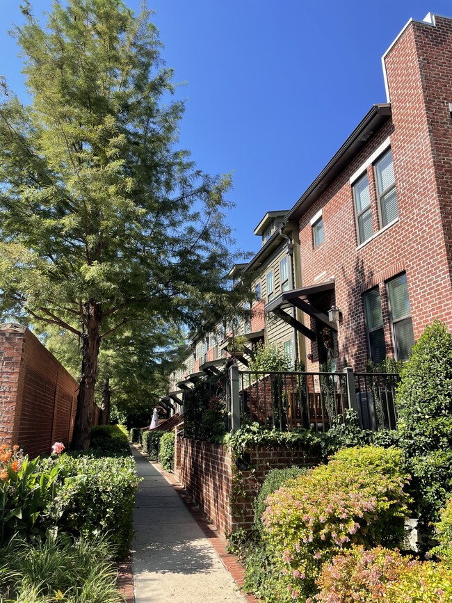 Building Photo - 1632 Kenilworth Ave