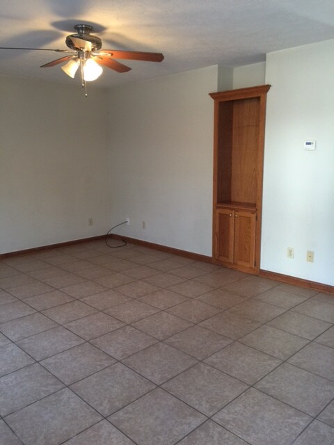Building Photo - 68 Oak Grove Cir