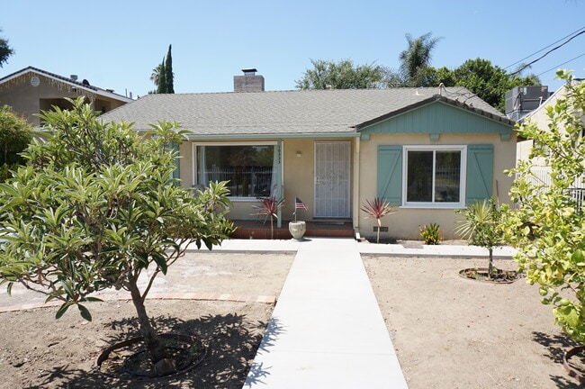 Building Photo - 10333 Jordan Ave