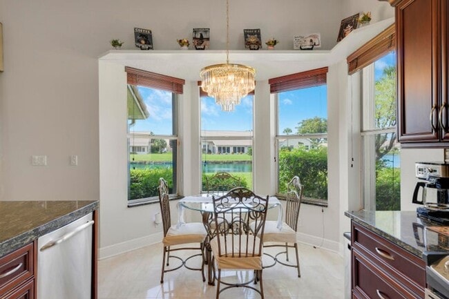 Foto del edificio - 7136 Ashford Ln