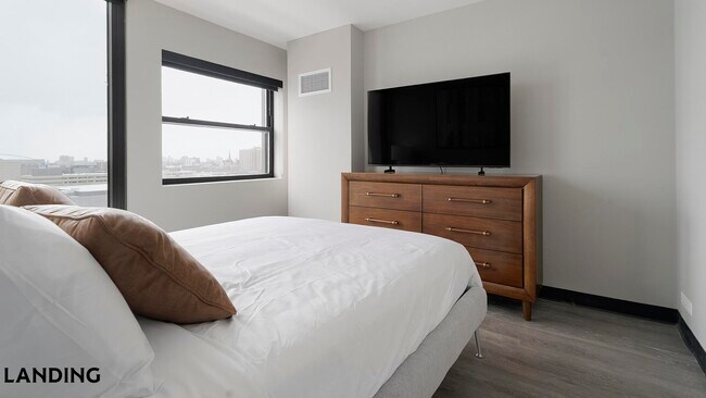 Foto del edificio - 1922 W Ogden Ave