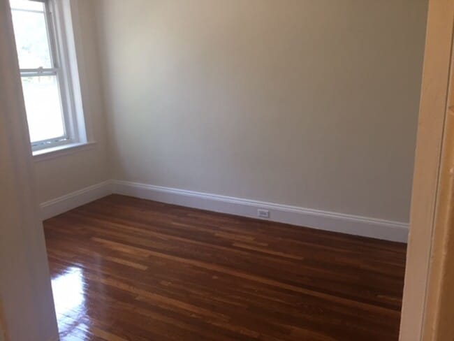 Building Photo - 233 Park Dr