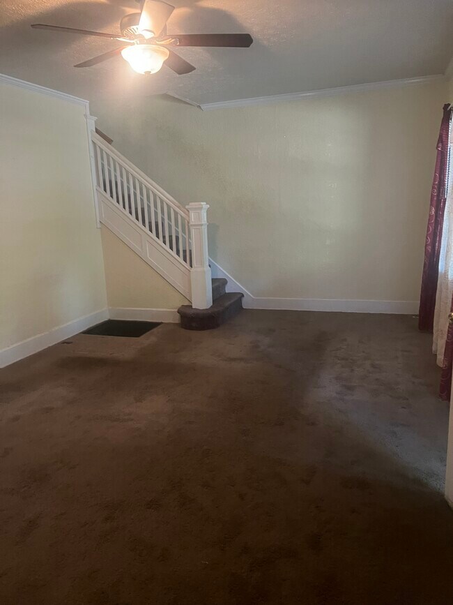 Sala de estar - 721 E 36th St