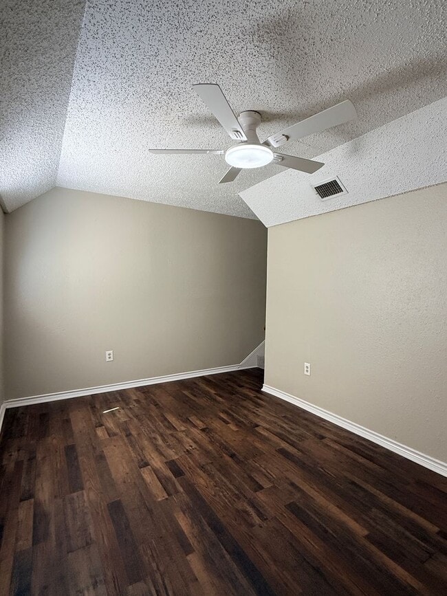 Foto del edificio - 3 Bedroom 2 Bath 2 Story Updated