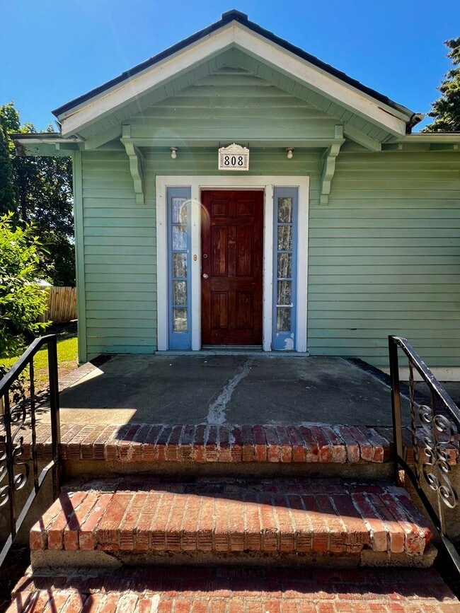 Building Photo - Non-Refundable & Security Deposit Total: $1800.00