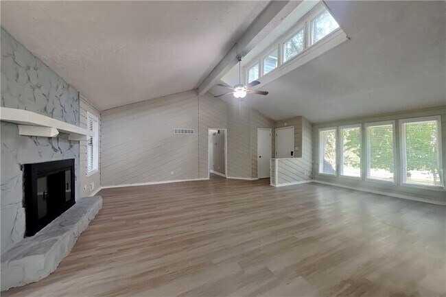 Foto del edificio - 2719 Valleyhill Dr