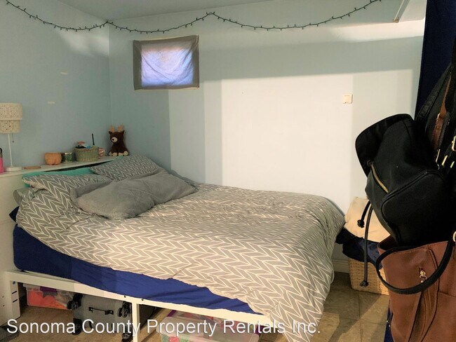 Building Photo - Studio, 1 bath House - 807 College Ave #2
