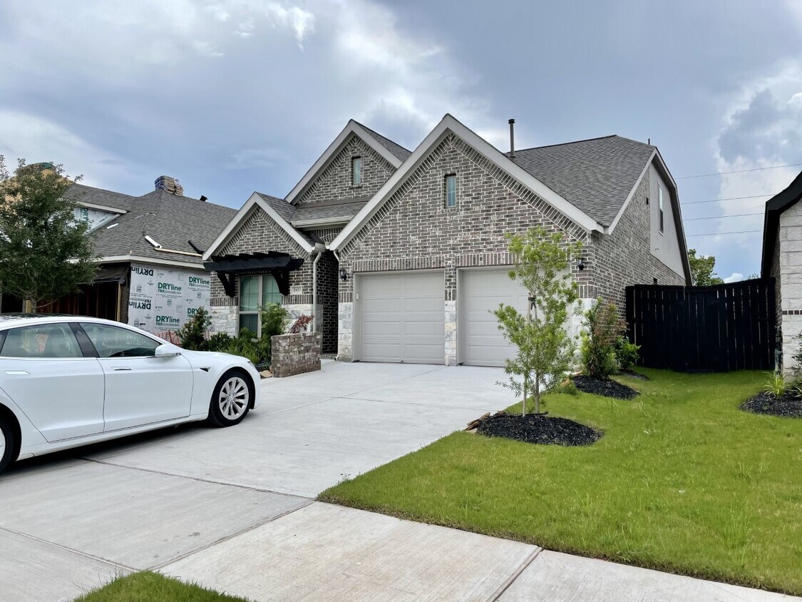 Foto principal - 3427 Saucy Sage St