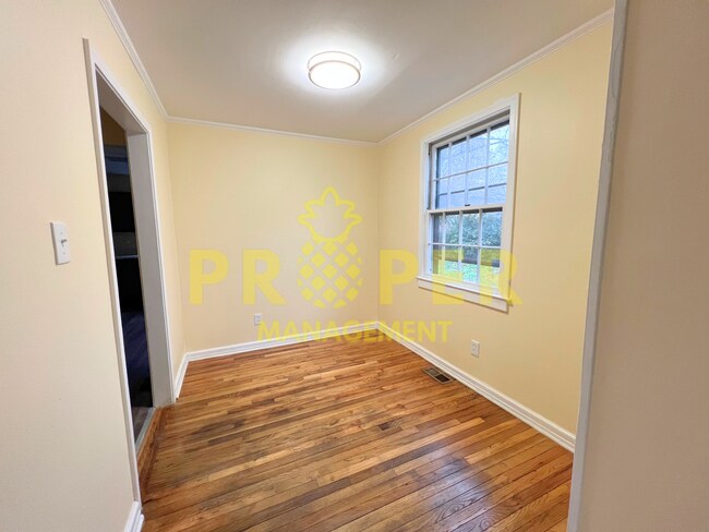 Building Photo - 4 bedrooms 2 bathrooms house for rent