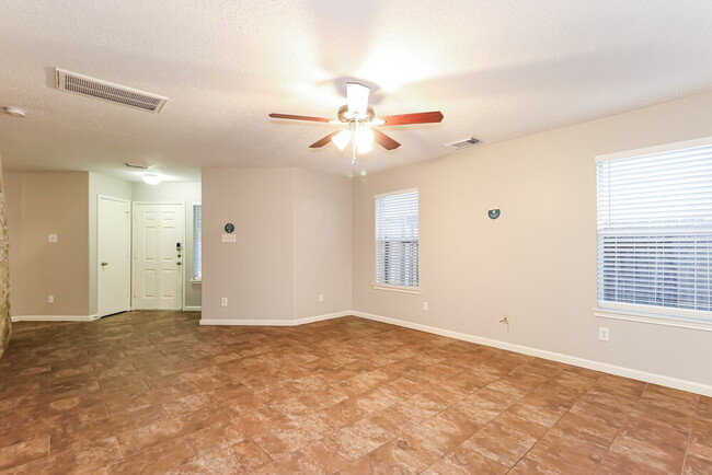 Building Photo - 33306 Cottonwood Bend