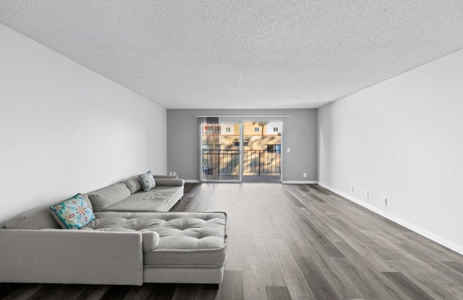 Foto del edificio - 7500 Mason Ave